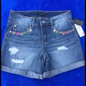 Signature Studios Shorts - Sz 4 - NWT